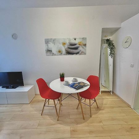 Apartments Antons พูลา ภายนอก รูปภาพ