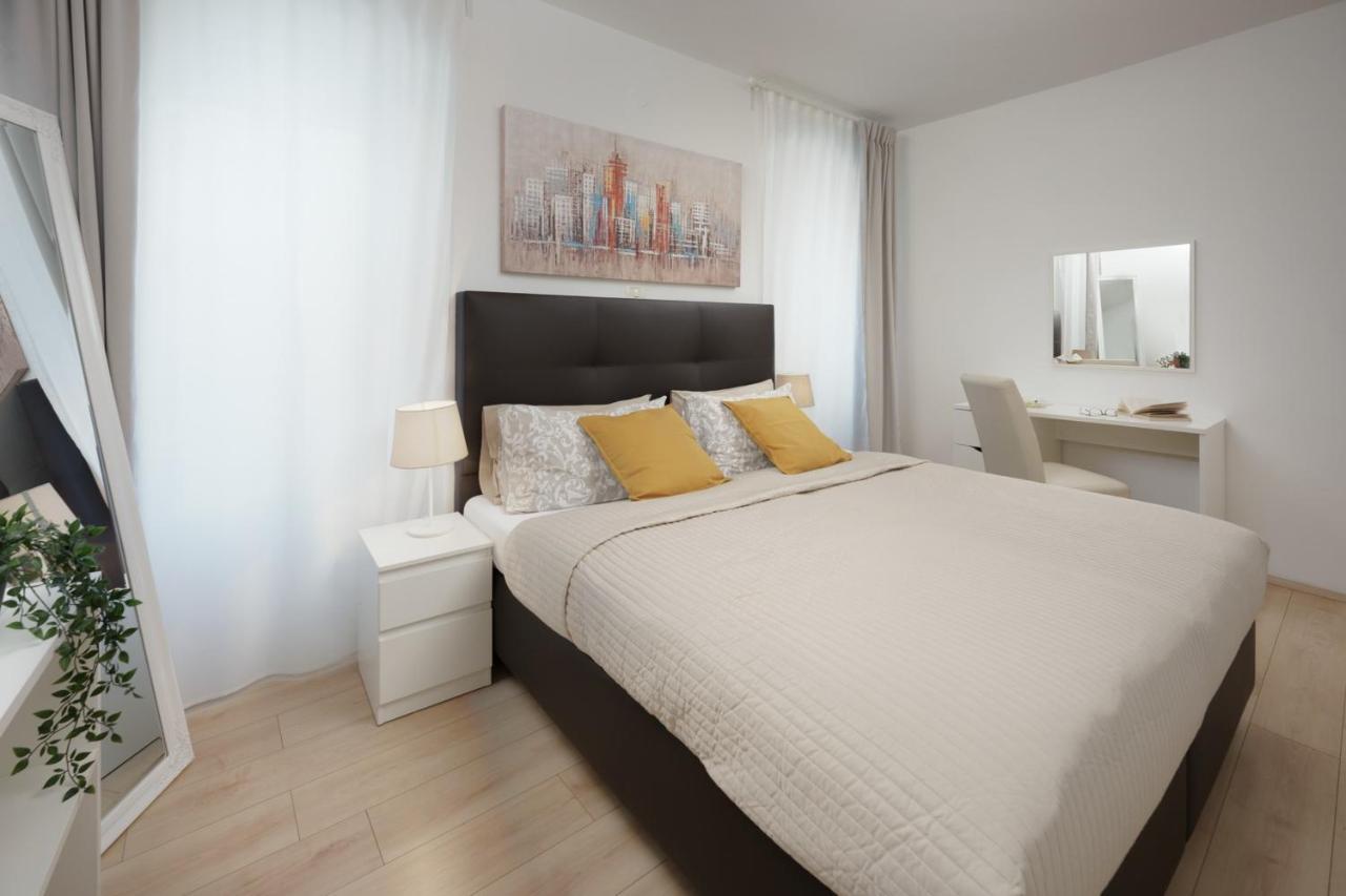 Apartments Antons พูลา ภายนอก รูปภาพ