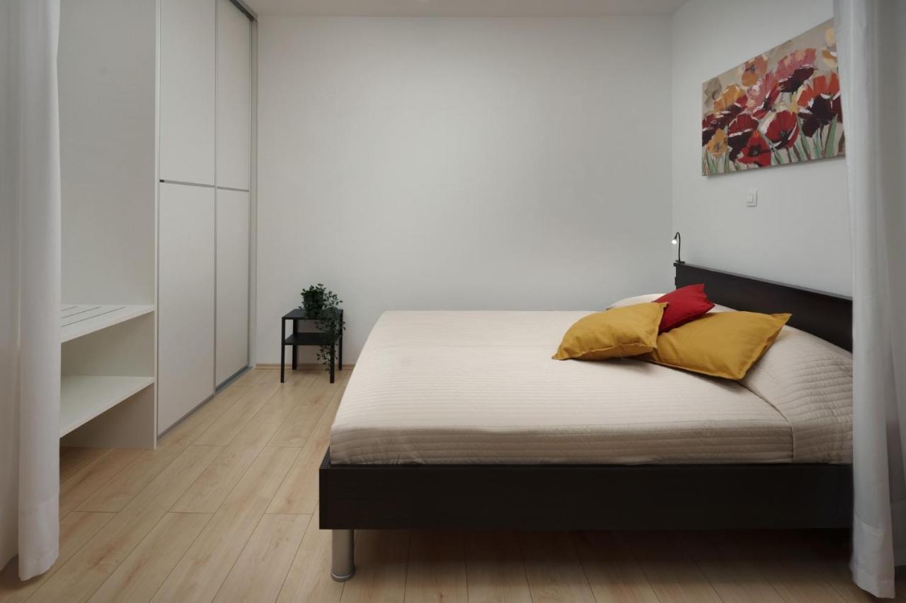 Apartments Antons พูลา ภายนอก รูปภาพ