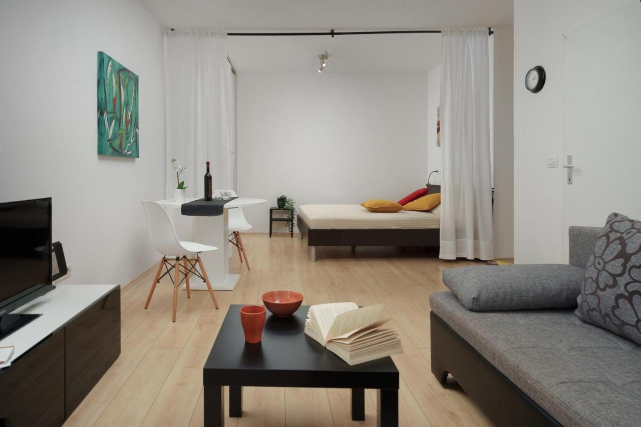 Apartments Antons พูลา ภายนอก รูปภาพ