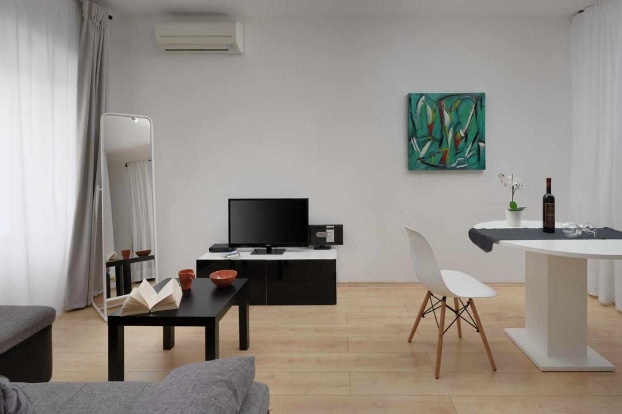 Apartments Antons พูลา ภายนอก รูปภาพ