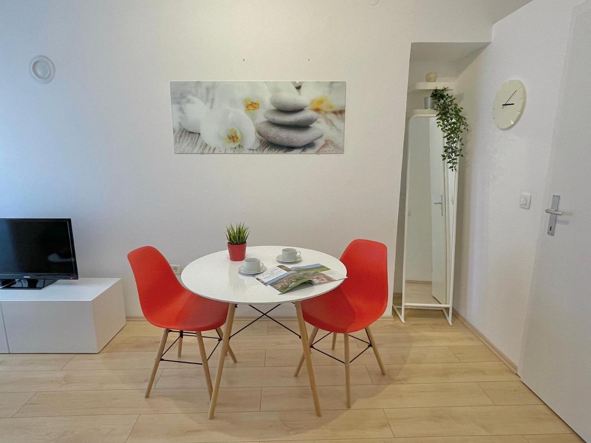 Apartments Antons พูลา ภายนอก รูปภาพ