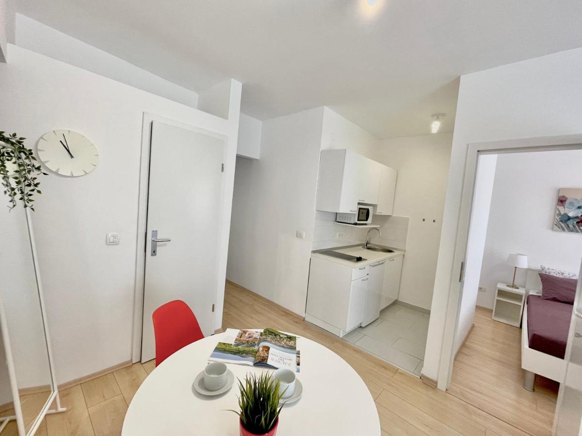Apartments Antons พูลา ภายนอก รูปภาพ