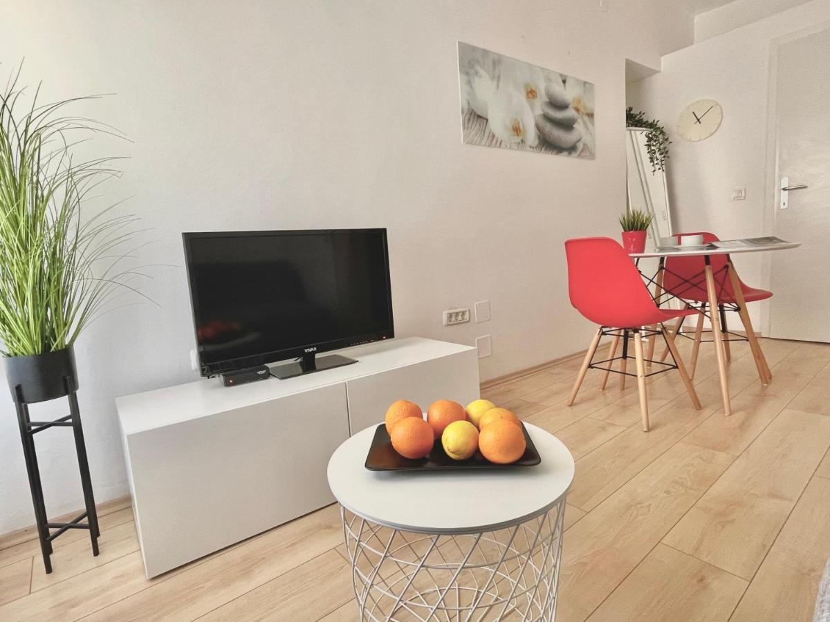 Apartments Antons พูลา ภายนอก รูปภาพ