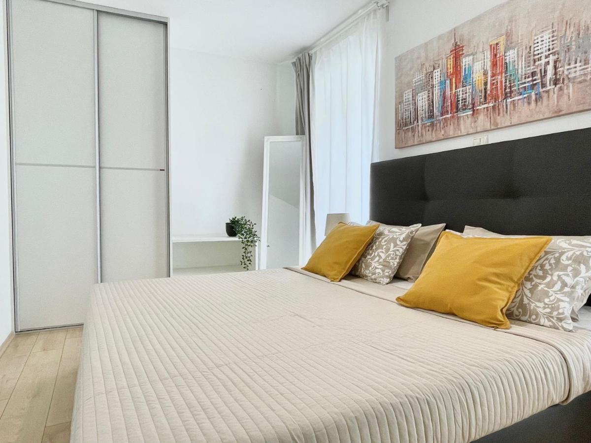 Apartments Antons พูลา ภายนอก รูปภาพ